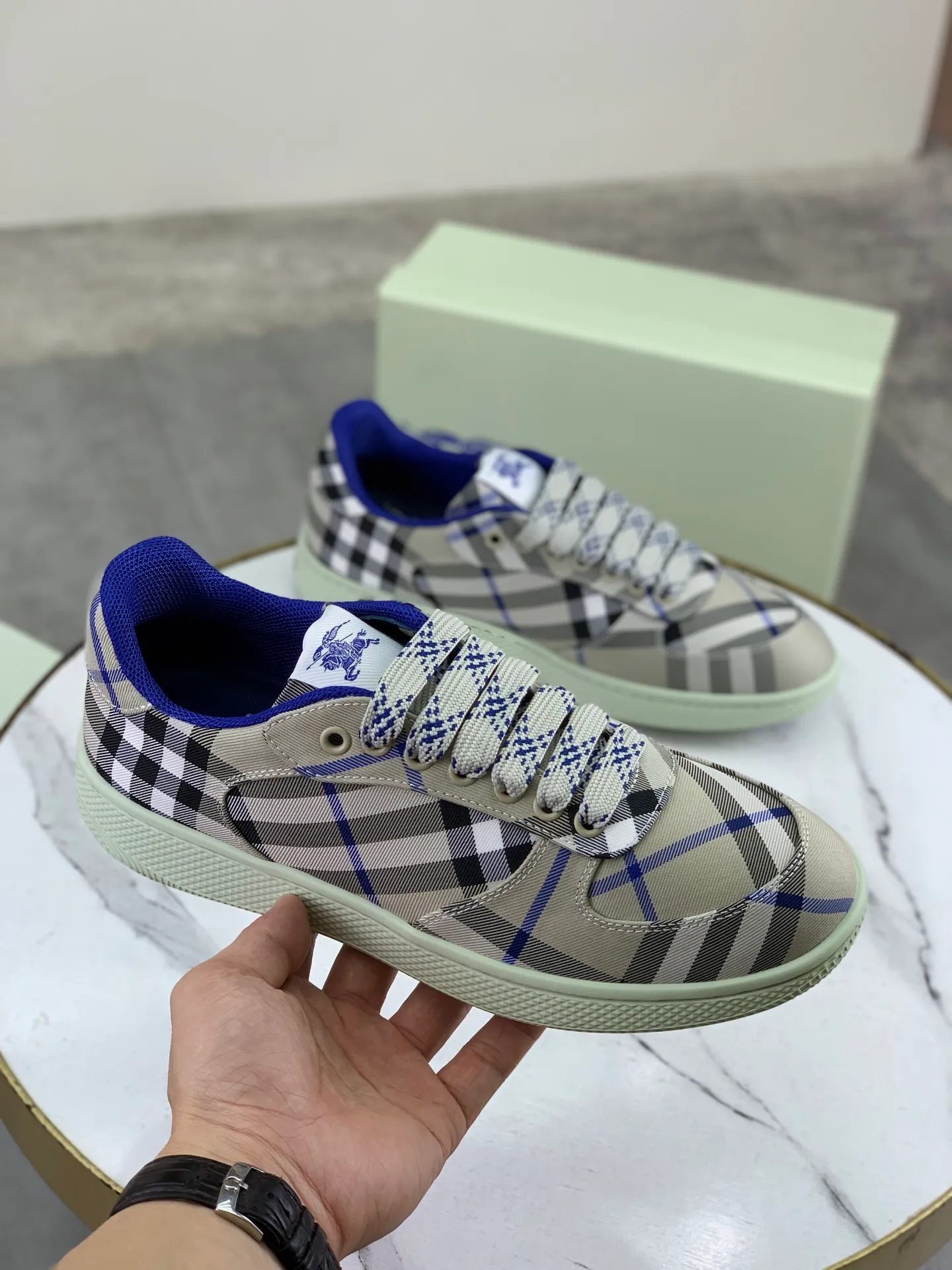 Factory price P580 [BURBERRY] Burberry - High-end quality original order (couples 🧑‍🤝‍🧑 style) - Upper: imported 🔝 original material - Lining: cowhide lining, feet; water-dyed cowhide - Outsole: ultra-light TPR rubber; two-color molded outsole - Ultra-high quality control, fine workmanship: highlighted (high-end, extravagance, grade) -Size: 35-46 (male 38 46 Female 35 40 Customized)·Color: 5️⃣colors available